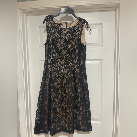 Chic Black Lace Formal Dress - Picture 1 of 2